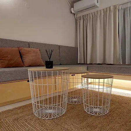 Urban Hide Apartment *