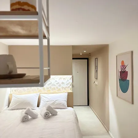 Urban Hide سالونيك