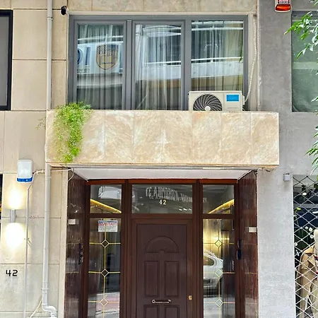 Urban Hide Apartment Thessaloniki